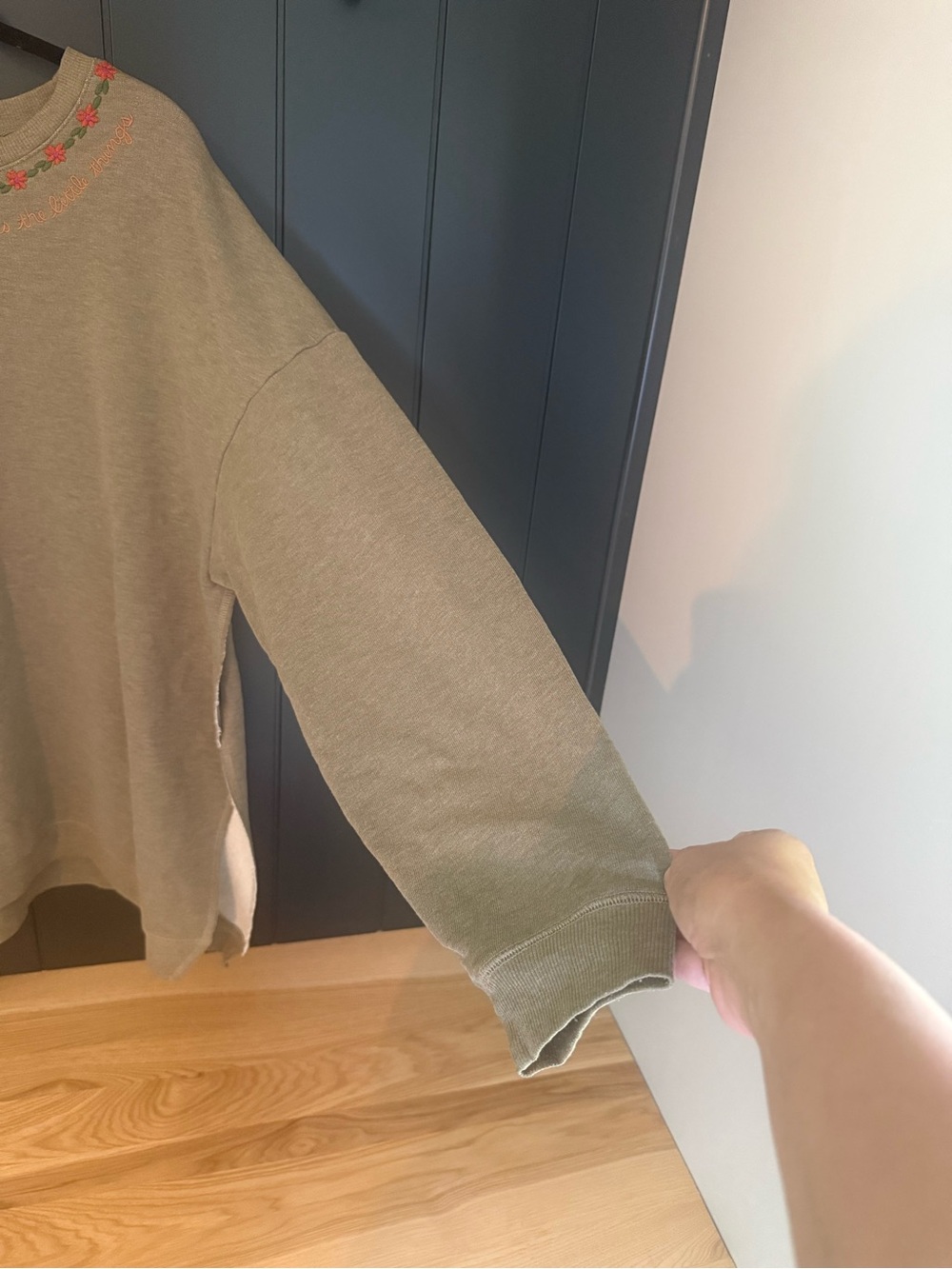 🌺 NATURAL LIFE Women’s Gray Crewneck Sweatshirt Enjoy the Little Things L/XL - Picture 4 of 13
